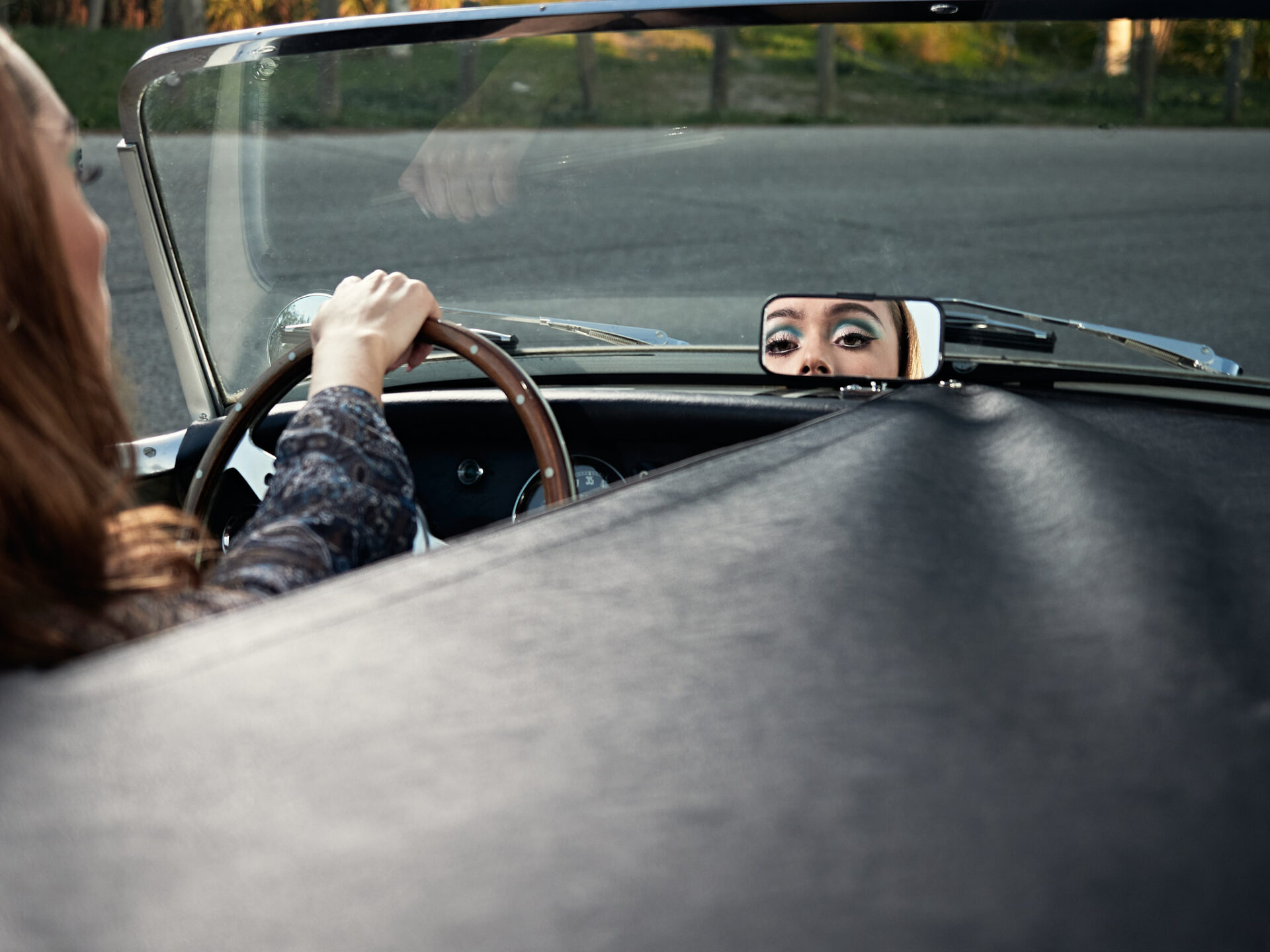 mujer al volante
